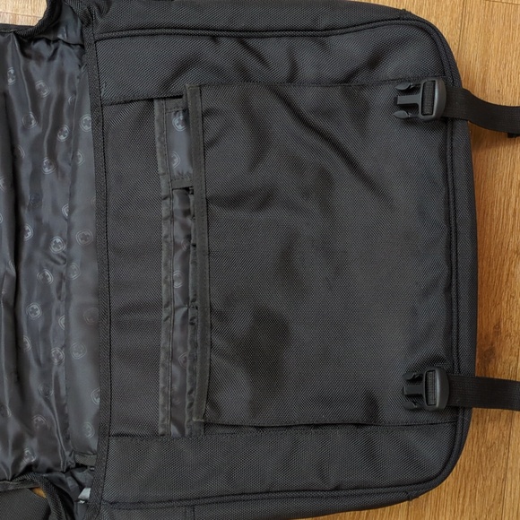 Swiss Gear by Wenger Messenger Bag - Picture 4 of 15